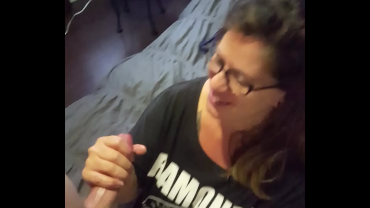 Girlfriend Learning To Deepthroat